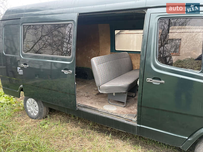 Вантажний фургон Mercedes-Benz T1 1993 в Чернівцях