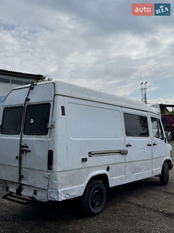 Грузовой фургон Mercedes-Benz T1 1994 в Черновцах