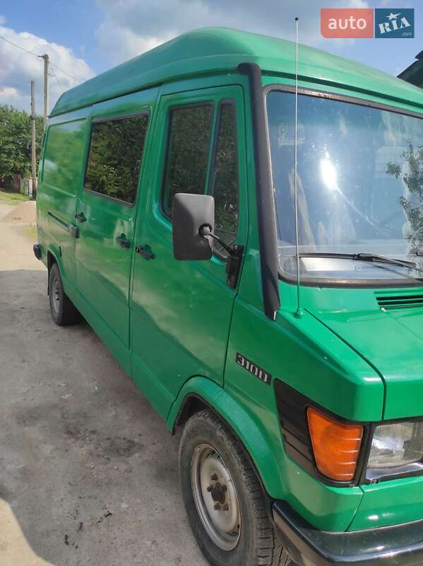 Грузовой фургон Mercedes-Benz T1 1994 в 