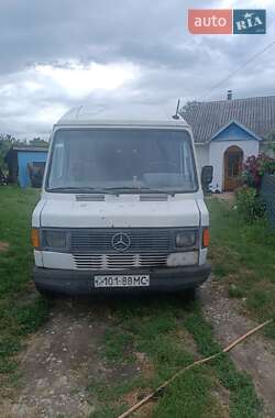Вантажний фургон Mercedes-Benz T1 1983 в Сокирянах