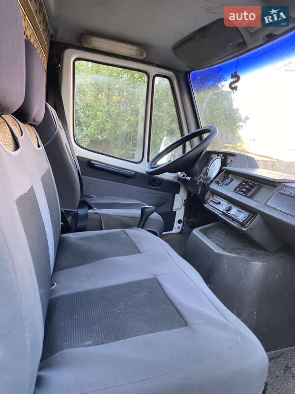 Вантажний фургон Mercedes-Benz T1 1992 в Городенці