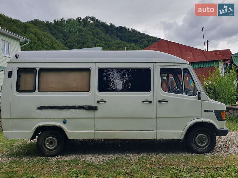 Грузопассажирский фургон Mercedes-Benz T1 1993 в Косове