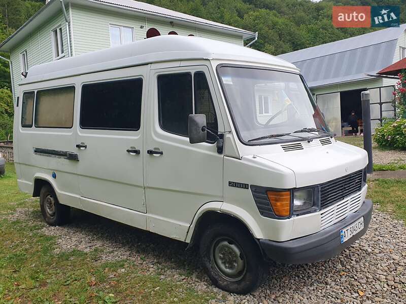 Грузопассажирский фургон Mercedes-Benz T1 1993 в Косове