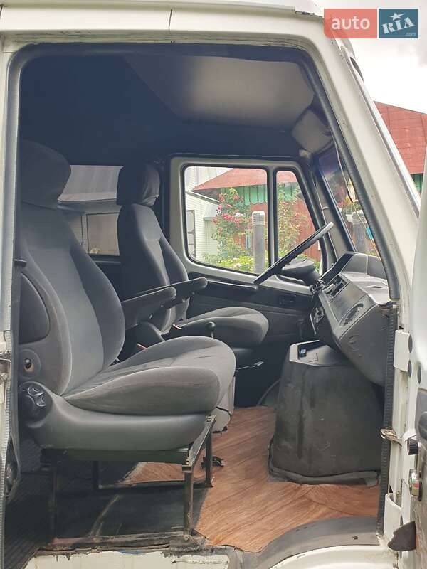Грузопассажирский фургон Mercedes-Benz T1 1993 в Косове