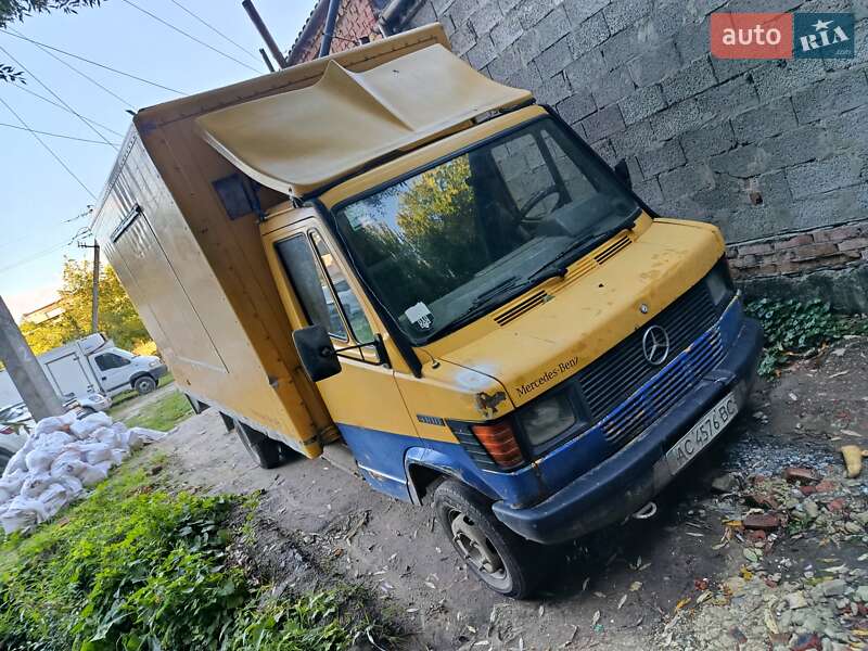Грузовой фургон Mercedes-Benz T1 1994 в Львове