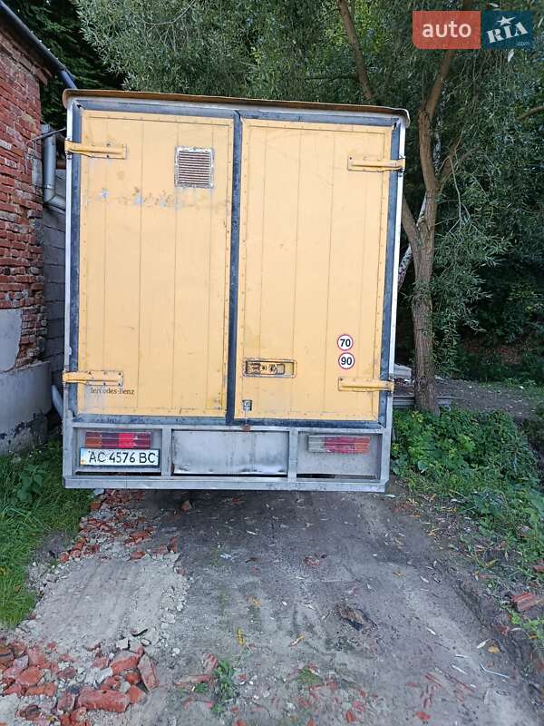 Грузовой фургон Mercedes-Benz T1 1994 в Львове