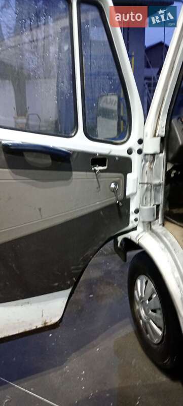 Вантажний фургон Mercedes-Benz T1 1989 в Рівному