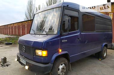 Грузовой фургон Mercedes-Benz T2 1992 в 