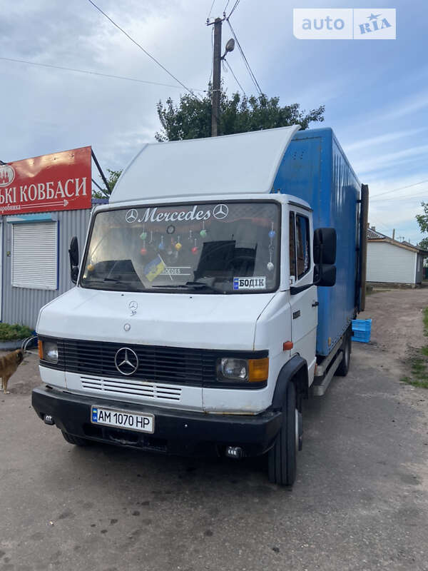 Грузовой фургон Mercedes-Benz T2 1990 в Коростене