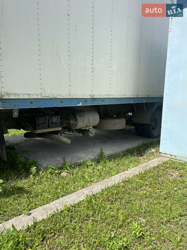 Грузовой фургон Mercedes-Benz T2 1991 в Хырове