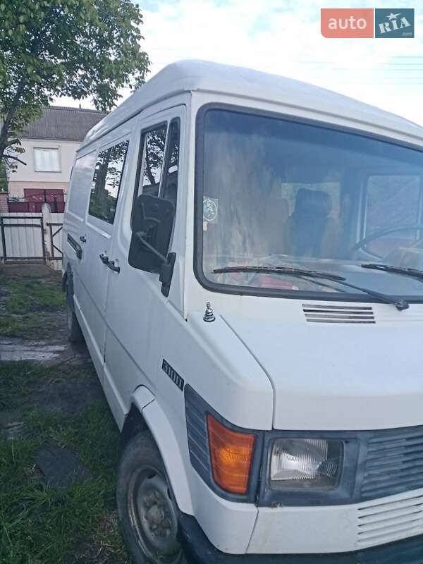 Грузопассажирский фургон Mercedes-Benz T2 1993 в 