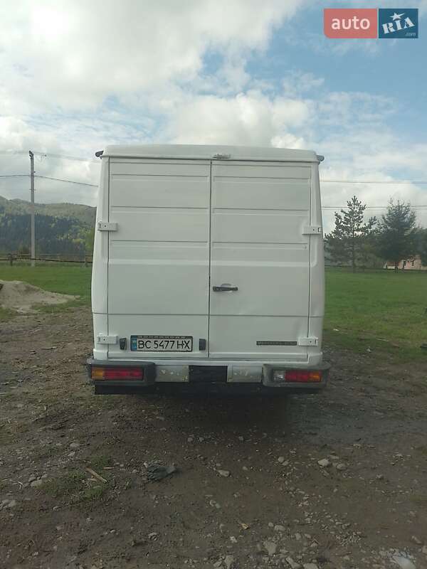 Вантажний фургон Mercedes-Benz T2 1996 в Східниці