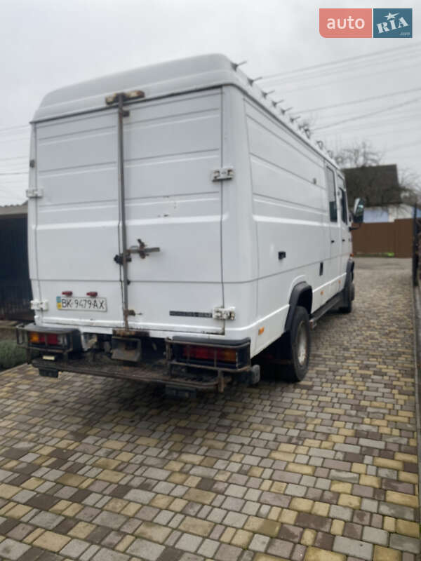 Грузопассажирский фургон Mercedes-Benz T2 1993 в Корце