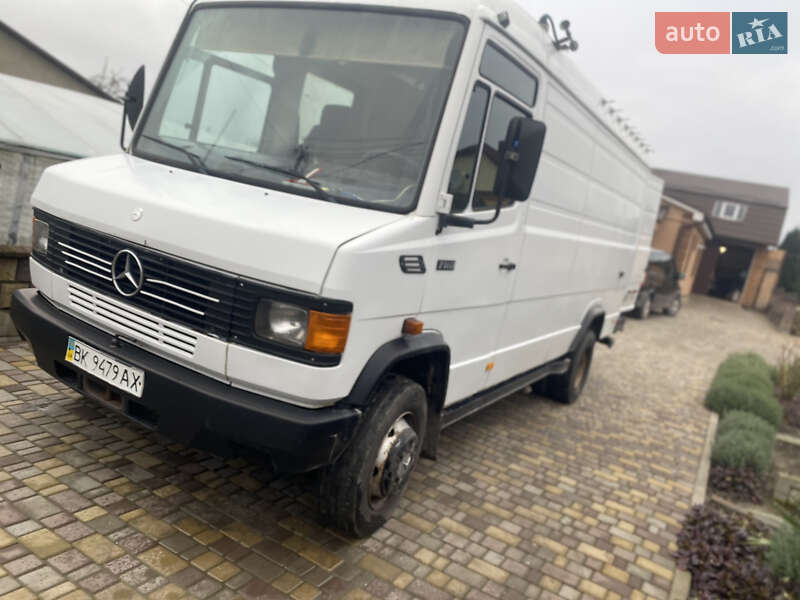 Грузопассажирский фургон Mercedes-Benz T2 1993 в Корце
