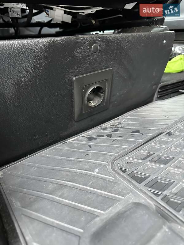 Минивэн Mercedes-Benz V-Class 2015 в Вараше фото 44 Минивэн Mercedes-Benz V-Class 2015 в Вараше