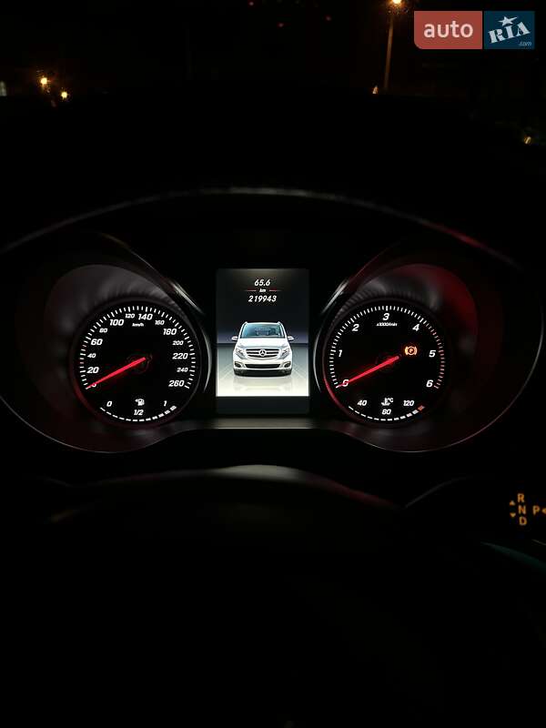 Минивэн Mercedes-Benz V-Class 2015 в Вараше фото 53 Минивэн Mercedes-Benz V-Class 2015 в Вараше