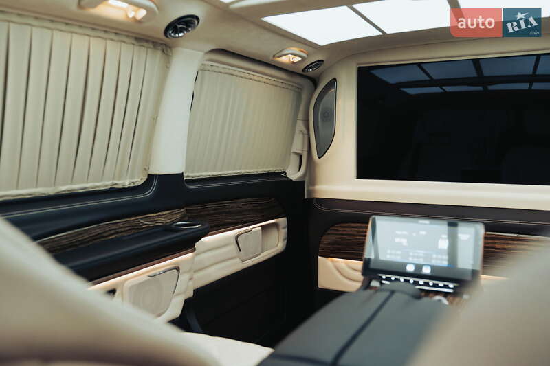 Минивэн Mercedes-Benz V-Class 2023 в Киеве