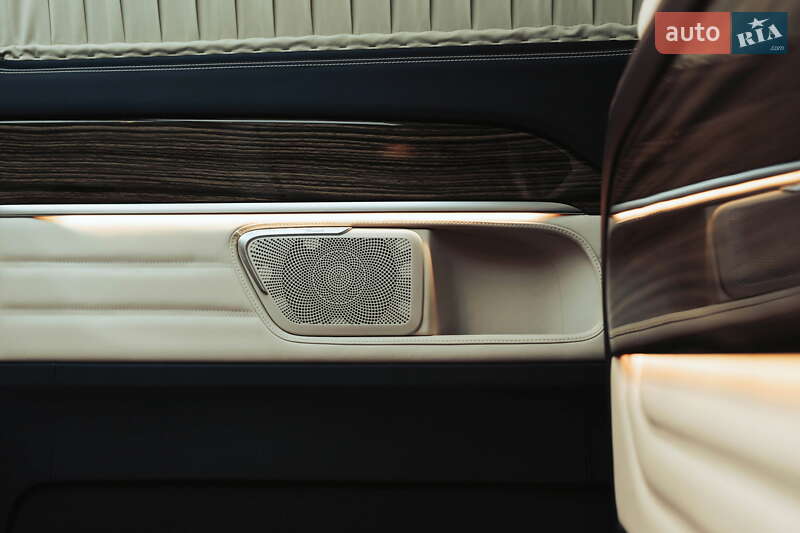 Минивэн Mercedes-Benz V-Class 2023 в Киеве