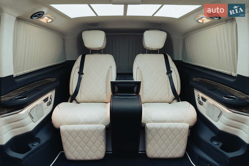 Минивэн Mercedes-Benz V-Class 2023 в Киеве