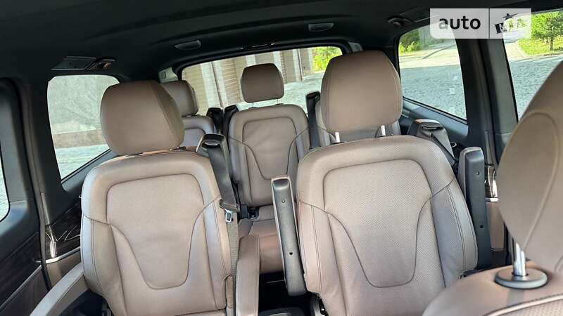 Мінівен Mercedes-Benz V-Class 2023 в Івано-Франківську