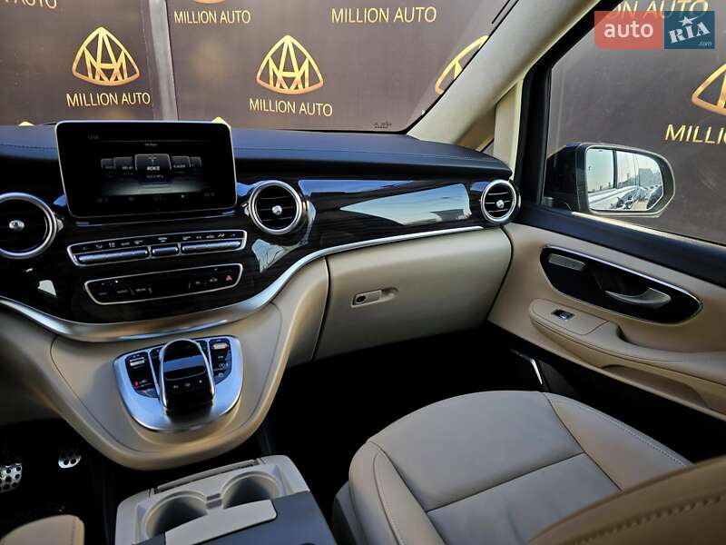 Минивэн Mercedes-Benz V-Class 2016 в Киеве
