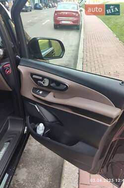 Минивэн Mercedes-Benz V-Class 2021 в 