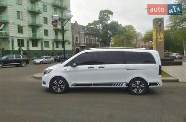 Минивэн Mercedes-Benz V-Class 2015 в 
