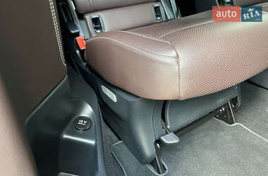 Минивэн Mercedes-Benz V-Class 2017 в 