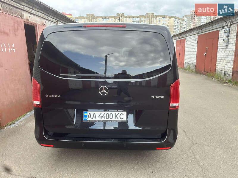Минивэн Mercedes-Benz V-Class 2017 в Киеве