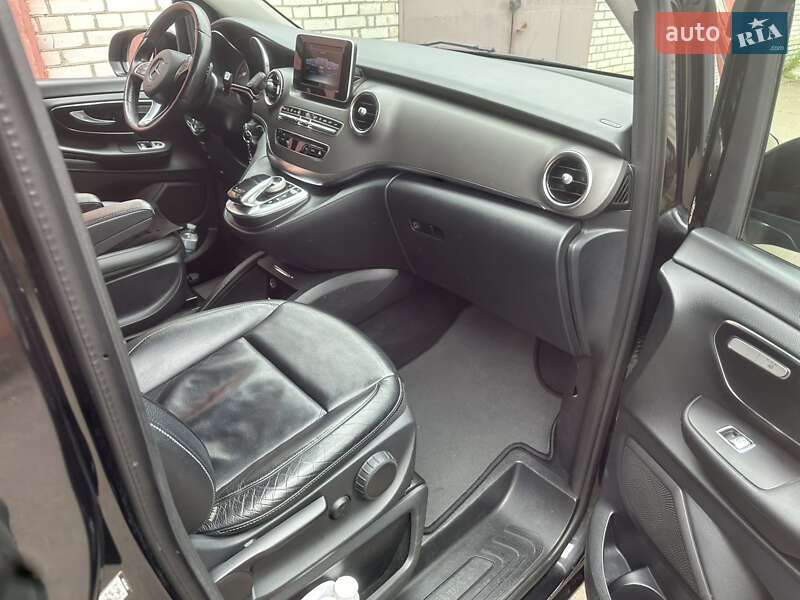 Минивэн Mercedes-Benz V-Class 2017 в Киеве