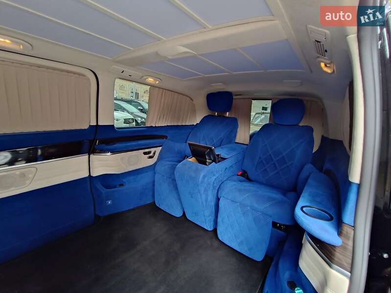 Минивэн Mercedes-Benz V-Class 2023 в Харькове