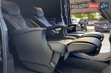 Минивэн Mercedes-Benz V-Class 2020 в 
