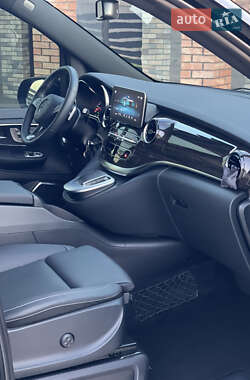 Минивэн Mercedes-Benz V-Class 2022 в 