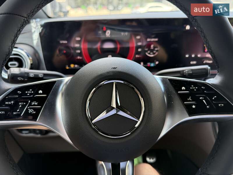 Минивэн Mercedes-Benz V-Class 2025 в Киеве