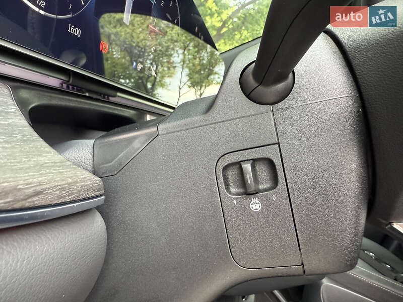 Минивэн Mercedes-Benz V-Class 2025 в Киеве