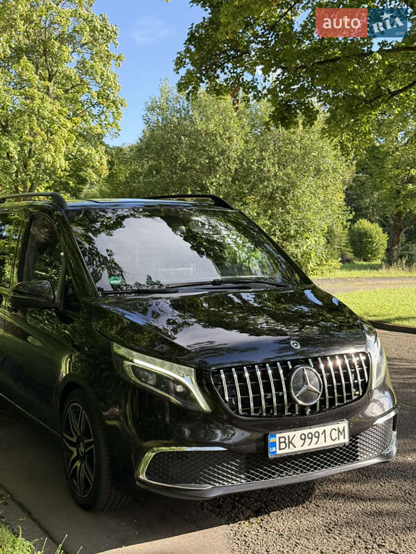 Минивэн Mercedes-Benz V-Class 2021 в 