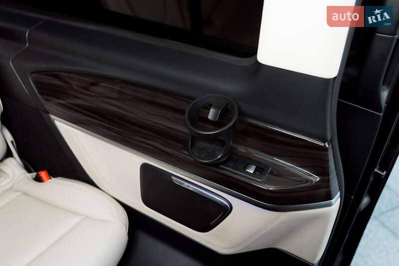 Мінівен Mercedes-Benz V-Class 2020 в Києві