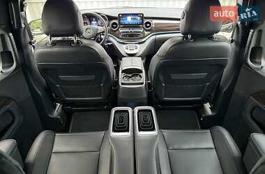 Минивэн Mercedes-Benz V-Class 2022 в  фото 19 Минивэн Mercedes-Benz V-Class 2022 в