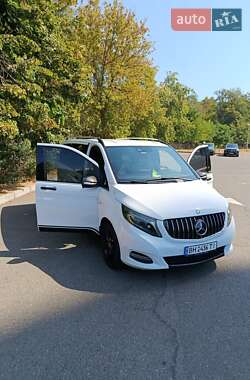 Минивэн Mercedes-Benz V-Class 2015 в 