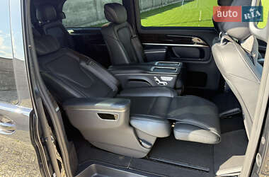 Минивэн Mercedes-Benz V-Class 2022 в 