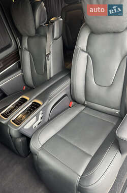 Минивэн Mercedes-Benz V-Class 2021 в 