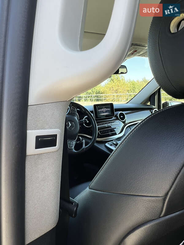 Мінівен Mercedes-Benz V-Class 2016 в Києві