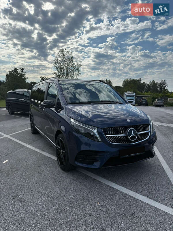 Минивэн Mercedes-Benz V-Class 2023 в 