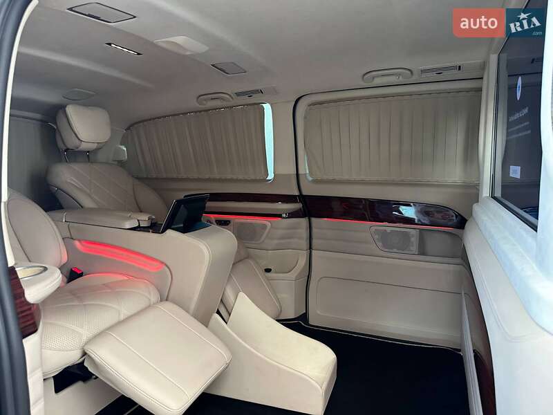 Минивэн Mercedes-Benz V-Class 2021 в 