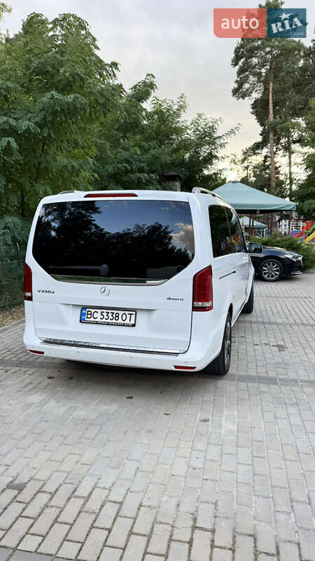 Мінівен Mercedes-Benz V-Class 2016 в Києві фото 10 Мінівен Mercedes-Benz V-Class 2016 в Києві