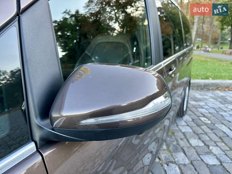 Мінівен Mercedes-Benz V-Class 2016 в Києві