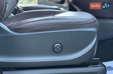 Минивэн Mercedes-Benz V-Class 2016 в 