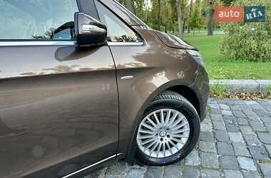 Минивэн Mercedes-Benz V-Class 2016 в 