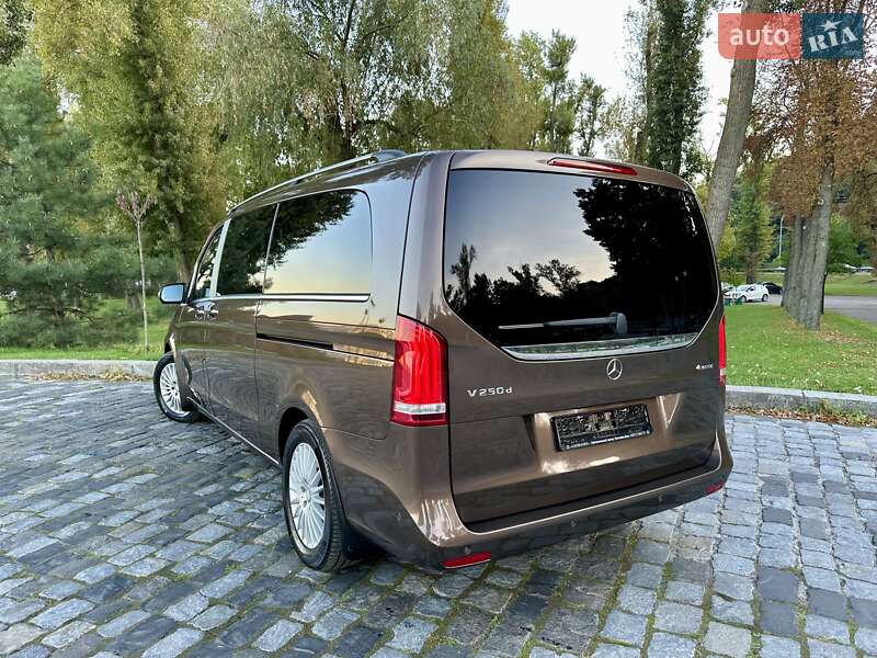 Мінівен Mercedes-Benz V-Class 2016 в Києві