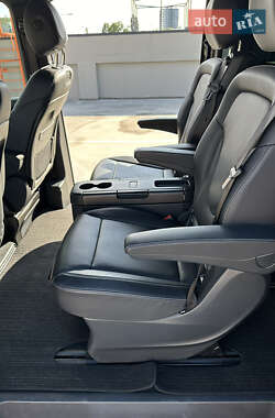 Минивэн Mercedes-Benz V-Class 2020 в 